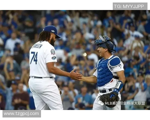 汉堡与奥厄激战正酣双方争夺胜利的精彩瞬间回顾